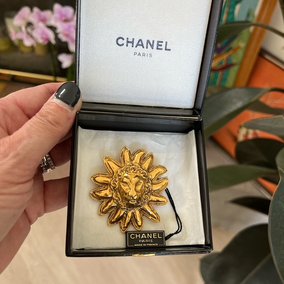 AUTHENTIC Rare Chanel Early 80'S Lion Brooch IN 24k Gold Plated - Picture 1 of 8